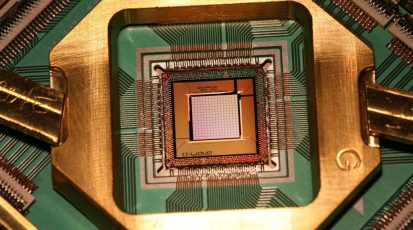 Qubit-chip van quantumcomputer D-Wave