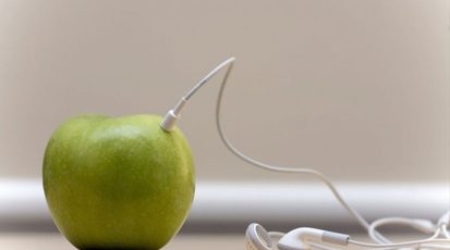 Apple-patented-smart-earphones