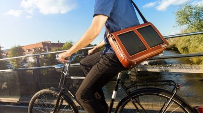 Sunnybag is een rugzak met ingebouwde zonnepanelen om je gear op te laden.