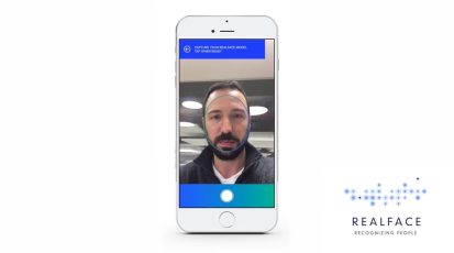 RealFace iPhone 8 Apple
