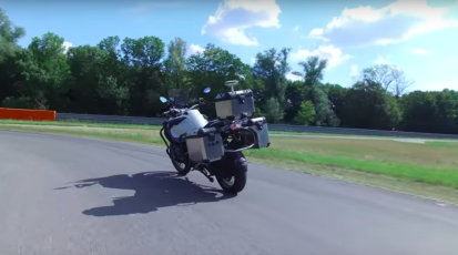 BMW zelfrijdende motor