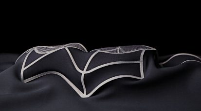 active-shoes-upper-and-sole_shoe-folding-cropped