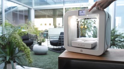 cubelifestyle_00032w_hand