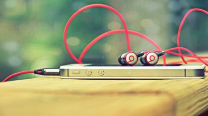 i-phone-4-apple-headphones-beats-by-dr-dre