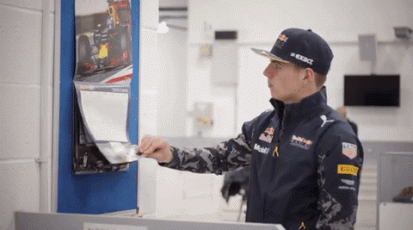 max-verstappen-bored-2017