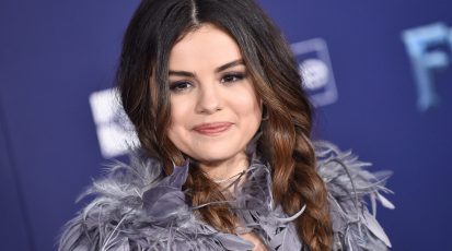 Selena Gomez, die een hoofdrol speelt in Wizards BEyond Waverly Place, op Disney+